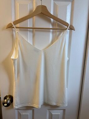 New with tags / women’s blouse